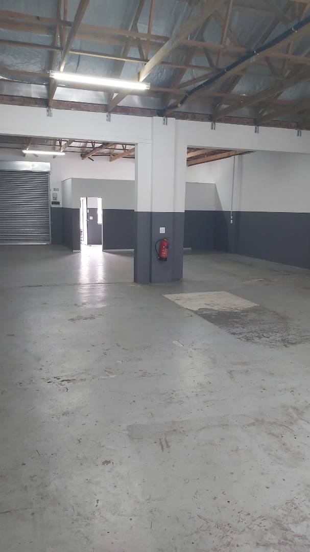 To Let Commercial Property for Rent in Overbaakens Eastern Cape